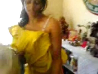 బిచ్ శ్యామల బ్లోజాబ్ ఇస్తుంది మరియు ఆమె ముఖం మీద కమ్ వస్తుంది