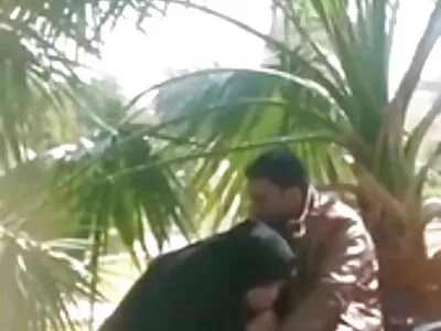 గర్ల్‌ఫ్రెండ్ కొన్ని మంచి రిమ్మింగ్ యాక్షన్‌తో bj ని మిళితం చేస్తుంది