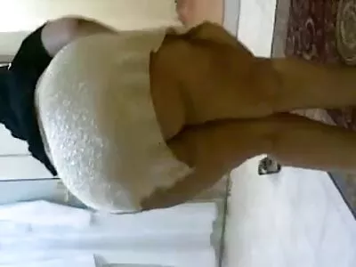 Cuత్సాహిక BBW తేనె ఆమె కంట్లో వేలి వేస్తోంది