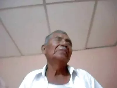 పాఠశాల విద్యార్ధి ఆత్మవిశ్వాసం పీల్చుకుని ముఖం మీద కమ్ చేస్తుంది