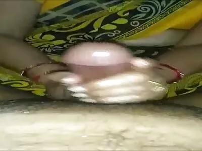 అమ్మాయి ఉద్యోగం ఊడిపోతుంది మరియు నా డిక్ మీద స్వారీ చేస్తుంది